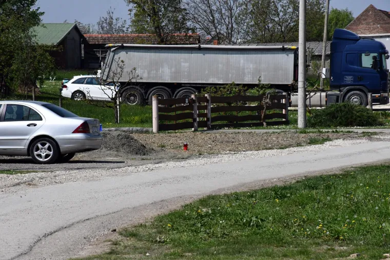 Mjesto gdje je vozač pokosio tri žene: 'Kod jedne je u podne bio na &scaron;i&scaron;anju pa se razveo i vratio u kafić'