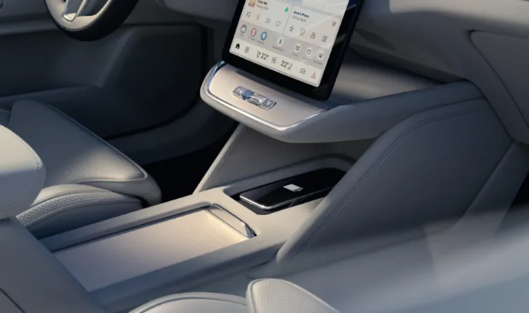 &Scaron;vedska perjanica stigla u Hrvatsku: Moćna limuzina ima pet metara i 680 KS, a znamo i cijene!