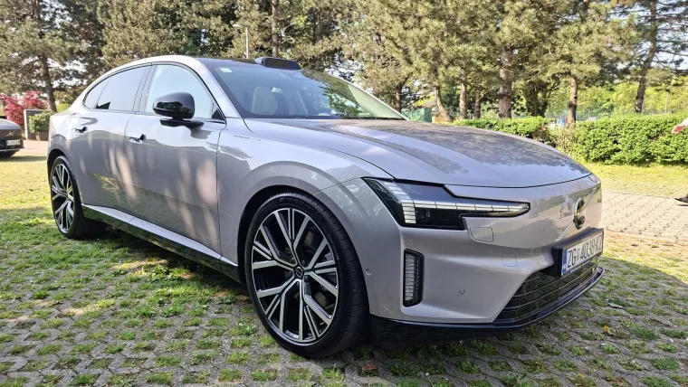 &Scaron;vedska perjanica stigla u Hrvatsku: Moćna limuzina ima pet metara i 680 KS, a znamo i cijene!