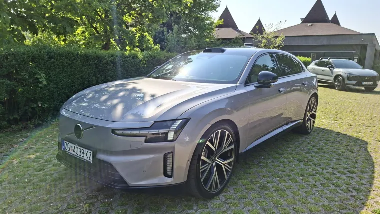 &Scaron;vedska perjanica stigla u Hrvatsku: Moćna limuzina ima pet metara i 680 KS, a znamo i cijene!