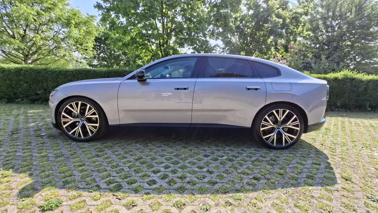 &Scaron;vedska perjanica stigla u Hrvatsku: Moćna limuzina ima pet metara i 680 KS, a znamo i cijene!