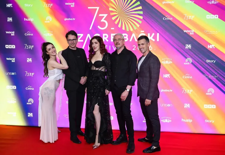 Glamur, hitovi i velika očekivanja: Pogledajte tko je zablistao na Crvenom tepihu