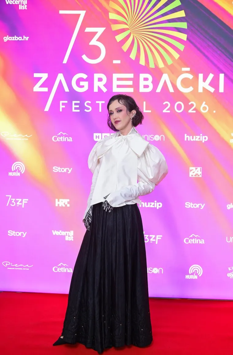 Glamur, hitovi i velika očekivanja: Pogledajte tko je zablistao na Crvenom tepihu