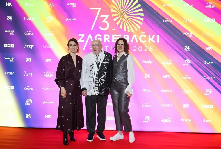 Glamur, hitovi i velika očekivanja: Pogledajte tko je zablistao na Crvenom tepihu