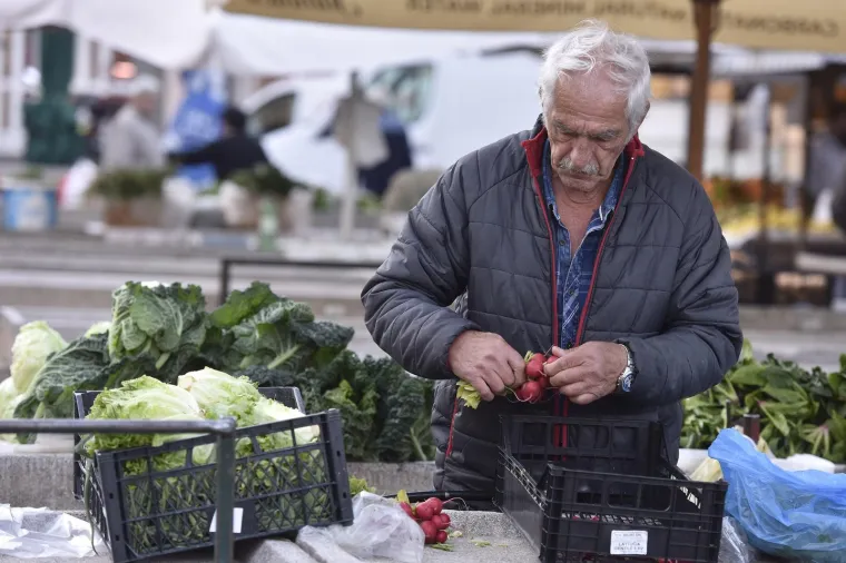 Moglo bi vas &scaron;okirati: Počela prodaja vrgoračkih jagoda, evo koliko ko&scaron;ta kilogram