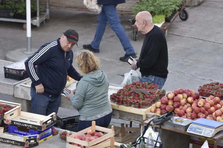 Moglo bi vas &scaron;okirati: Počela prodaja vrgoračkih jagoda, evo koliko ko&scaron;ta kilogram