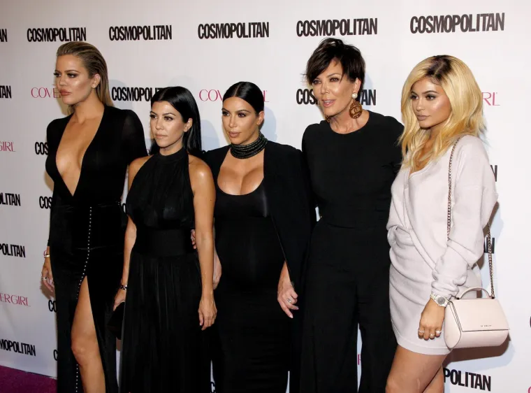 Glumi povučenu, ali život u sjeni Kim K. je ubija: Tko je zapravo Kourtney Kardashian?