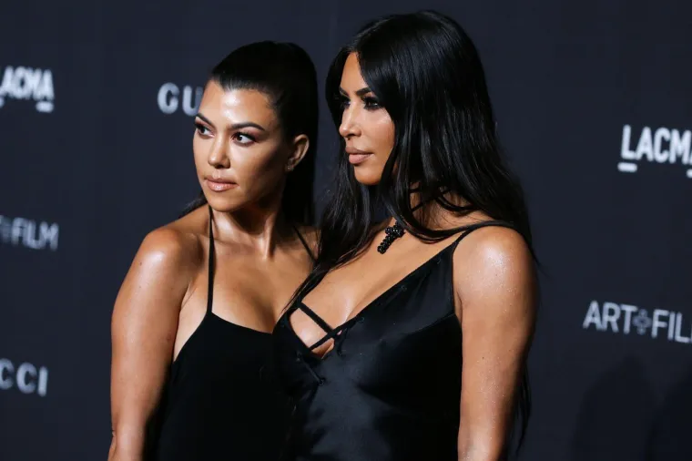 Glumi povučenu, ali život u sjeni Kim K. je ubija: Tko je zapravo Kourtney Kardashian?