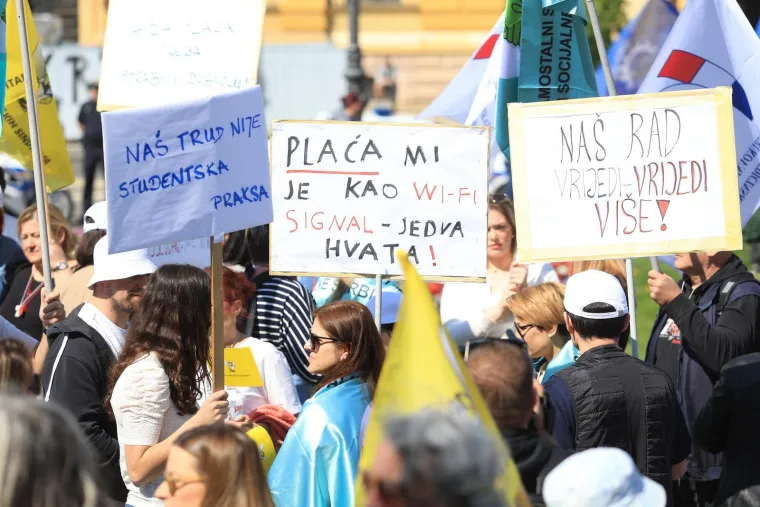 Tisuće Hrvata na prosvjedu, pogledajte &scaron;to su sve poručili Plenkoviću