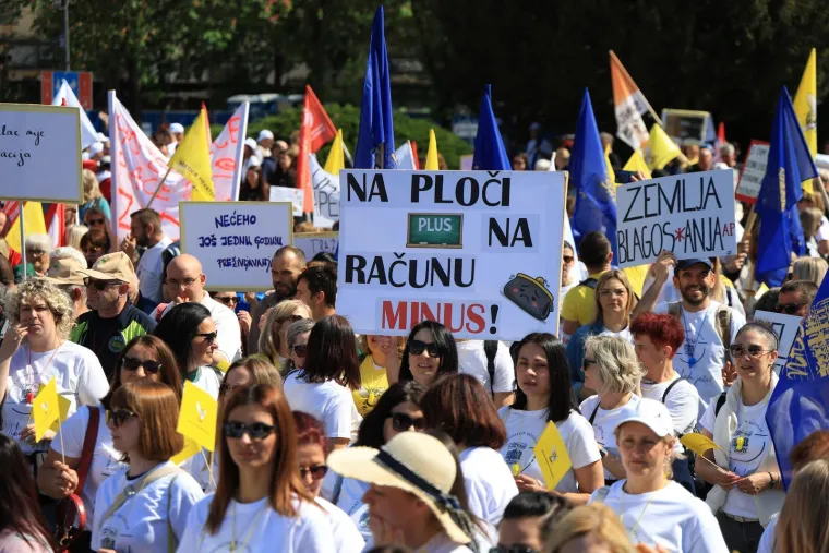 Sindikat objavio procjenu broja ljudi na prosvjedu: Pogledajte &scaron;to su poručili Plenkoviću