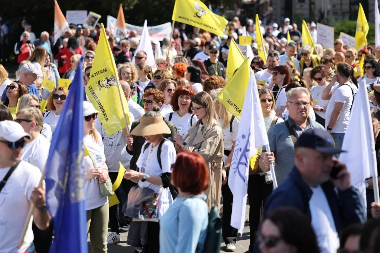Sindikat objavio procjenu broja ljudi na prosvjedu: Pogledajte &scaron;to su poručili Plenkoviću