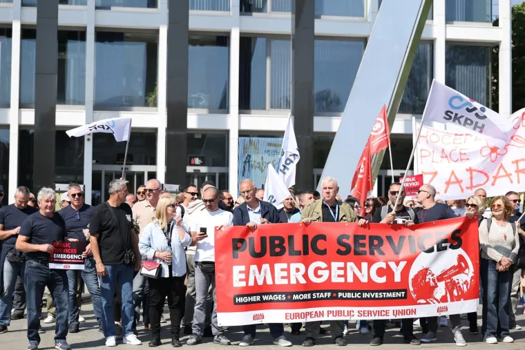 Sindikat objavio procjenu broja ljudi na prosvjedu: Pogledajte &scaron;to su poručili Plenkoviću