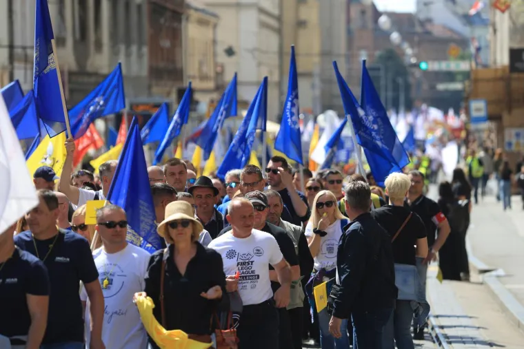 Sindikat objavio procjenu broja ljudi na prosvjedu: Pogledajte &scaron;to su poručili Plenkoviću