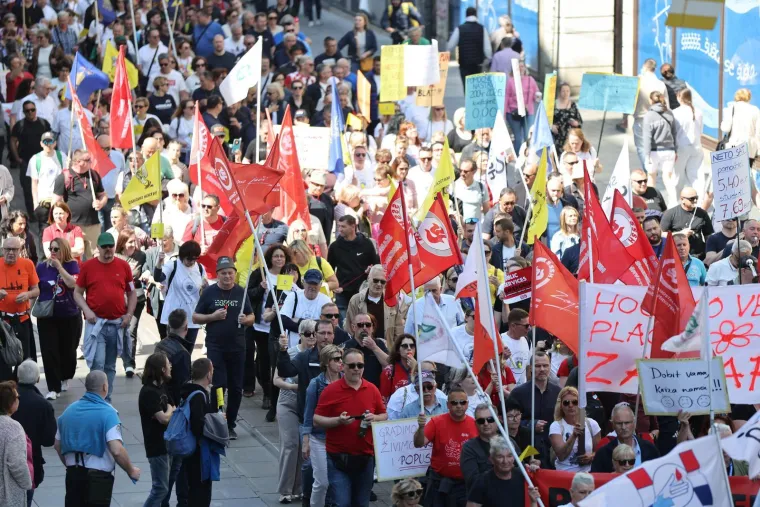 Sindikat objavio procjenu broja ljudi na prosvjedu: Pogledajte &scaron;to su poručili Plenkoviću