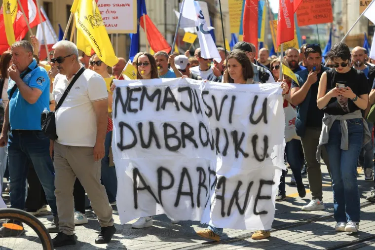 Sindikat objavio procjenu broja ljudi na prosvjedu: Pogledajte &scaron;to su poručili Plenkoviću