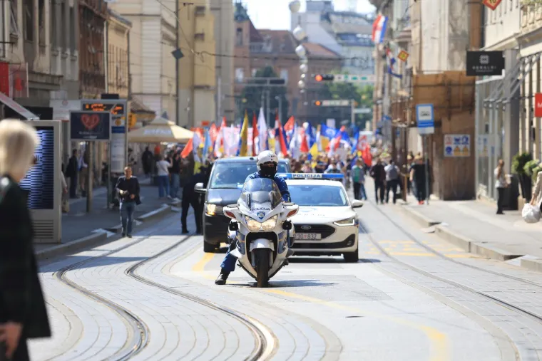 Sindikat objavio procjenu broja ljudi na prosvjedu: Pogledajte &scaron;to su poručili Plenkoviću