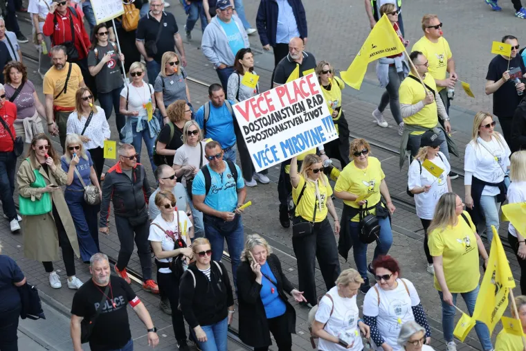 Sindikat objavio procjenu broja ljudi na prosvjedu: Pogledajte &scaron;to su poručili Plenkoviću