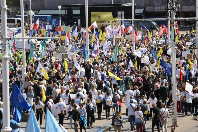 Sindikat objavio procjenu broja ljudi na prosvjedu: Pogledajte &scaron;to su poručili Plenkoviću