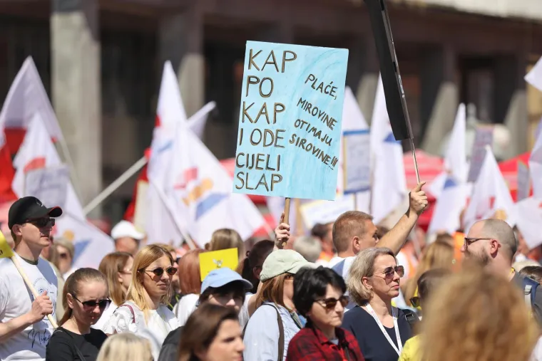 Sindikat objavio procjenu broja ljudi na prosvjedu: Pogledajte &scaron;to su poručili Plenkoviću
