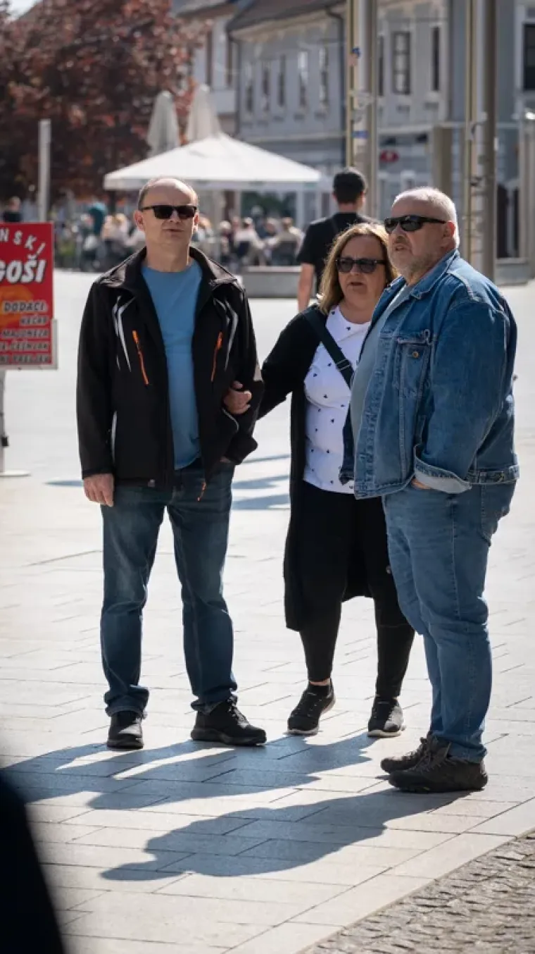 Tako to djevojke rade u Međimurju: Ljepotice iskoristile sunčano vrijeme i odu&scaron;evile prolaznike