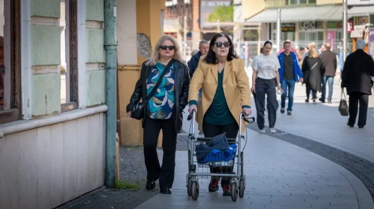 Tako to djevojke rade u Međimurju: Ljepotice iskoristile sunčano vrijeme i odu&scaron;evile prolaznike