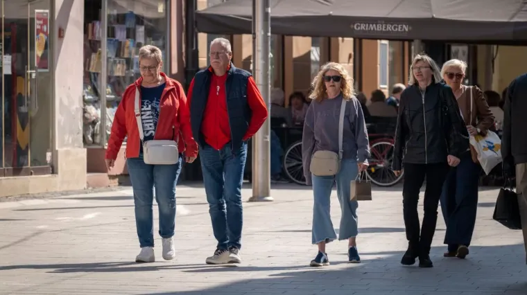 Tako to djevojke rade u Međimurju: Ljepotice iskoristile sunčano vrijeme i odu&scaron;evile prolaznike