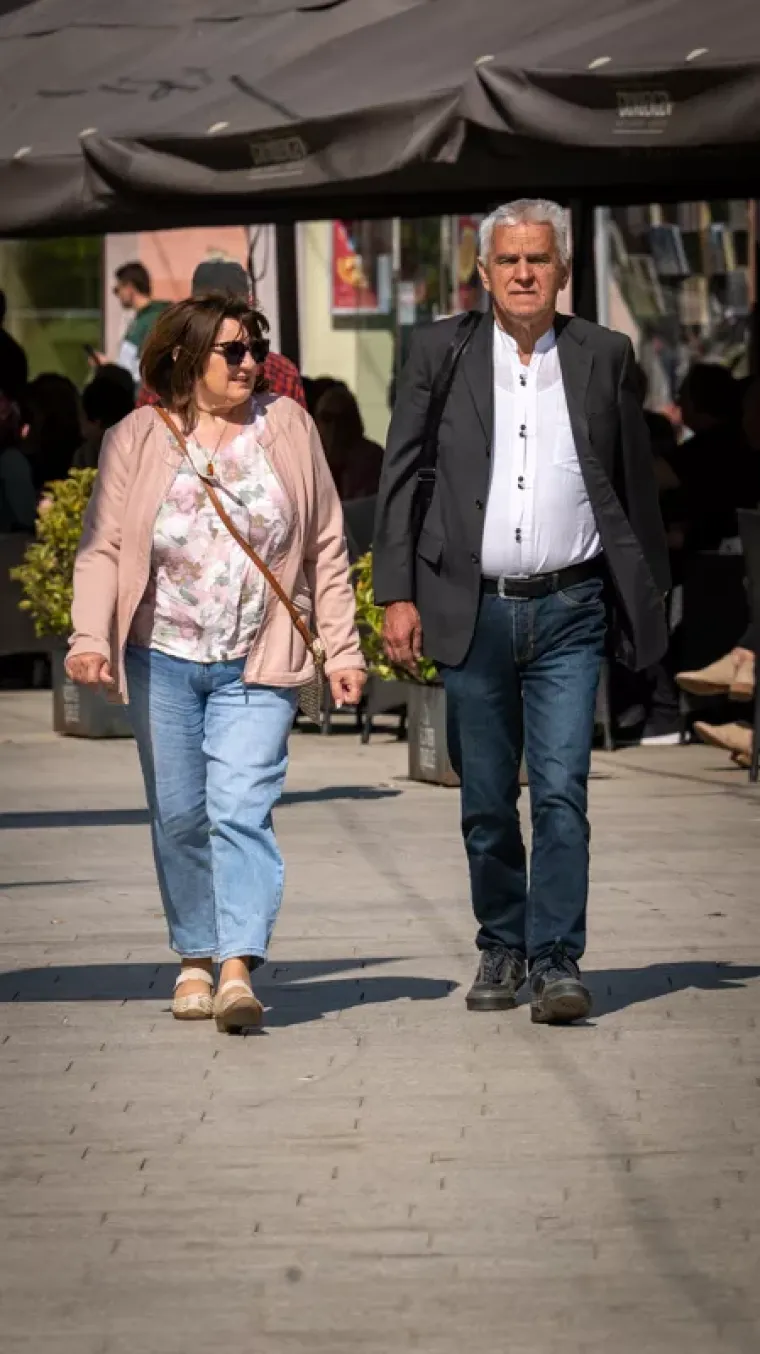 Tako to djevojke rade u Međimurju: Ljepotice iskoristile sunčano vrijeme i odu&scaron;evile prolaznike