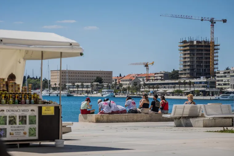 U Zagrebu prosvjedi, u Splitu lagana &scaron;etnja preko rive: Ovako danas uživaju stanovnici grada pod Marjanom