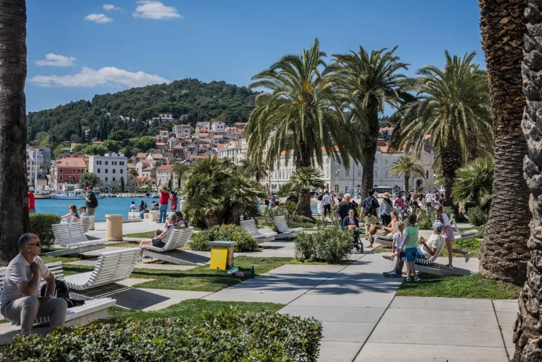 U Zagrebu prosvjedi, u Splitu lagana &scaron;etnja preko rive: Ovako danas uživaju stanovnici grada pod Marjanom