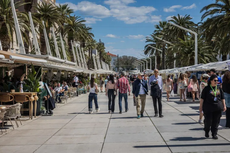 U Zagrebu prosvjedi, u Splitu lagana &scaron;etnja preko rive: Ovako danas uživaju stanovnici grada pod Marjanom