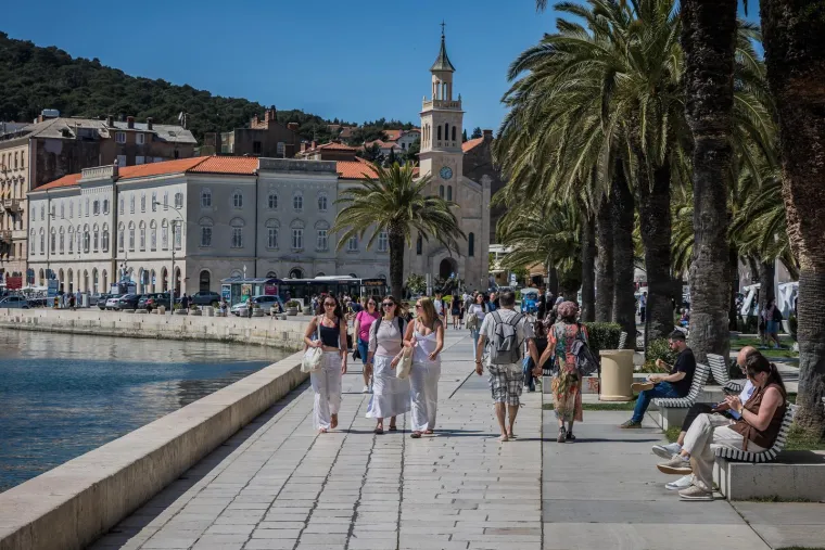 U Zagrebu prosvjedi, u Splitu lagana &scaron;etnja preko rive: Ovako danas uživaju stanovnici grada pod Marjanom