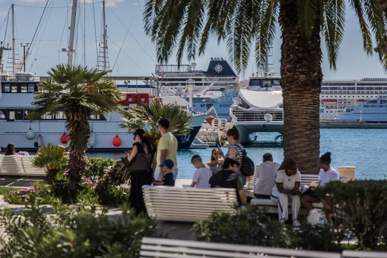 U Zagrebu prosvjedi, u Splitu lagana &scaron;etnja preko rive: Ovako danas uživaju stanovnici grada pod Marjanom