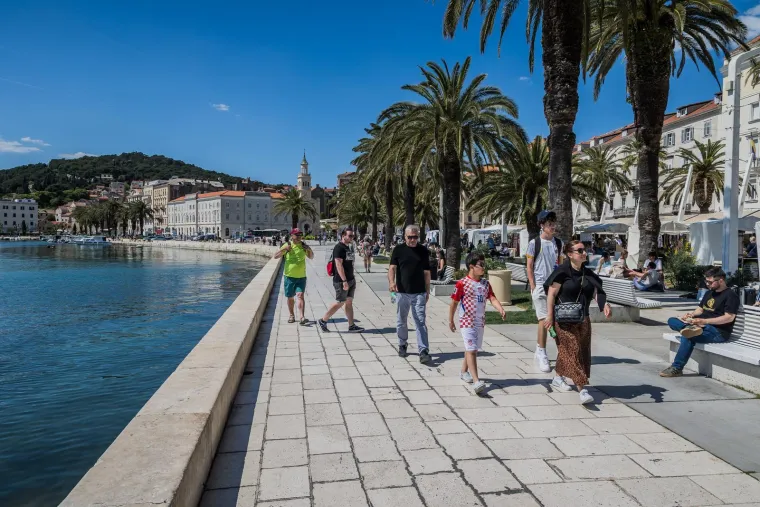U Zagrebu prosvjedi, u Splitu lagana &scaron;etnja preko rive: Ovako danas uživaju stanovnici grada pod Marjanom