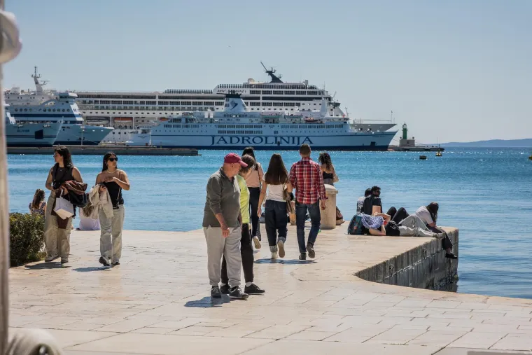 U Zagrebu prosvjedi, u Splitu lagana &scaron;etnja preko rive: Ovako danas uživaju stanovnici grada pod Marjanom