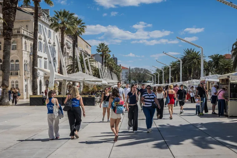 U Zagrebu prosvjedi, u Splitu lagana &scaron;etnja preko rive: Ovako danas uživaju stanovnici grada pod Marjanom