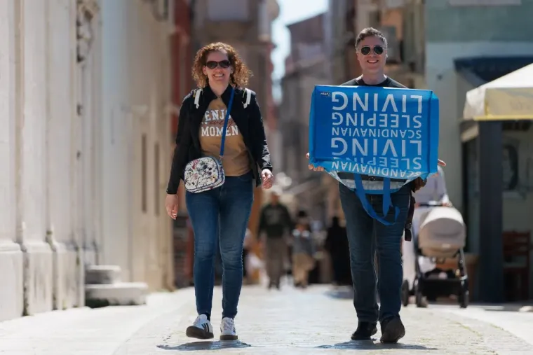 Ovo se ne viđa svaki dan: Tetovirane djevojke, minice i duge noge, pogledajte najbolje kombinacije