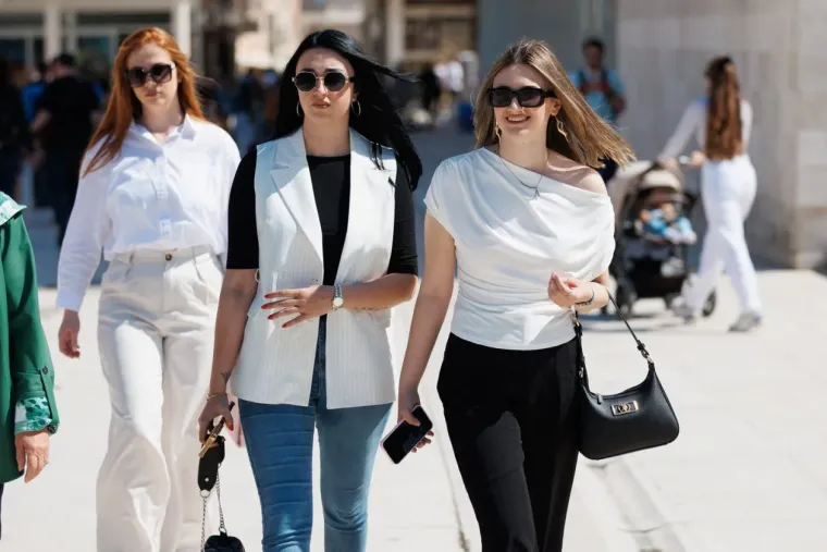 Ovo se ne viđa svaki dan: Tetovirane djevojke, minice i duge noge, pogledajte najbolje kombinacije