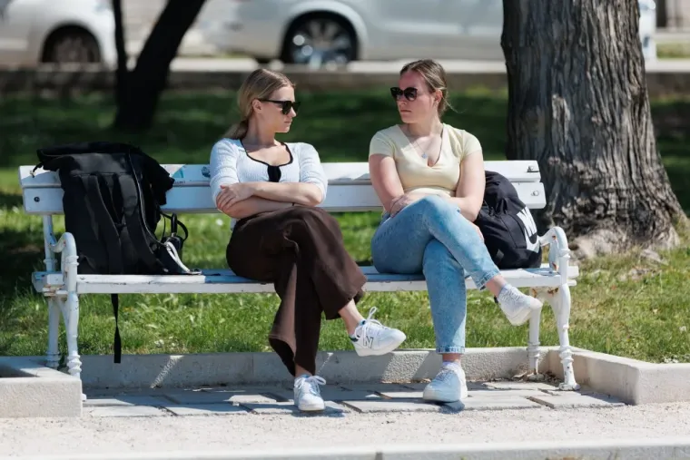 Ovo se ne viđa svaki dan: Tetovirane djevojke, minice i duge noge, pogledajte najbolje kombinacije