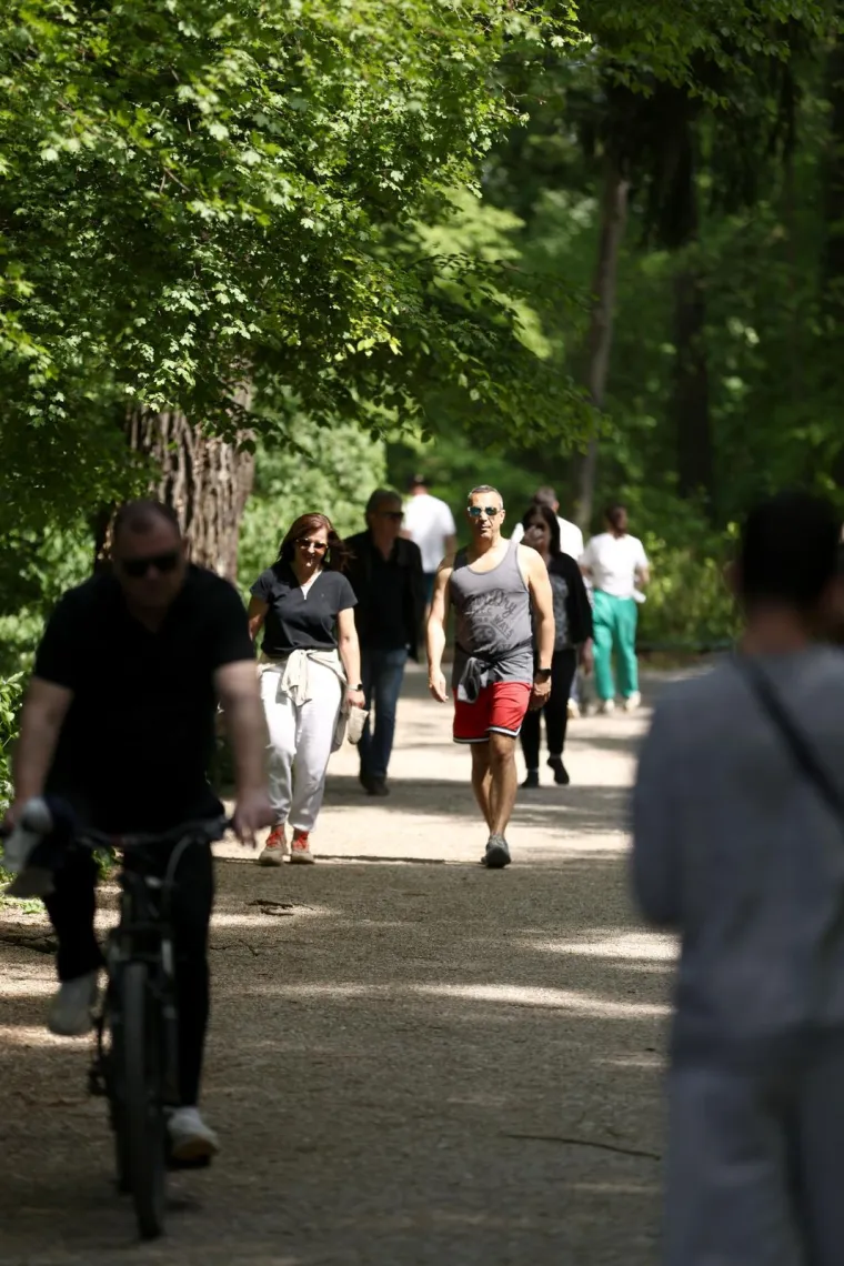 Nedjeljna sunčana idila! Zagrepčani u Maksimiru, Splićani na Bačvicama: Ovo je čista uživancija