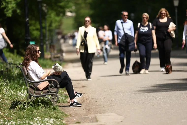 Nedjeljna sunčana idila! Zagrepčani u Maksimiru, Splićani na Bačvicama: Ovo je čista uživancija