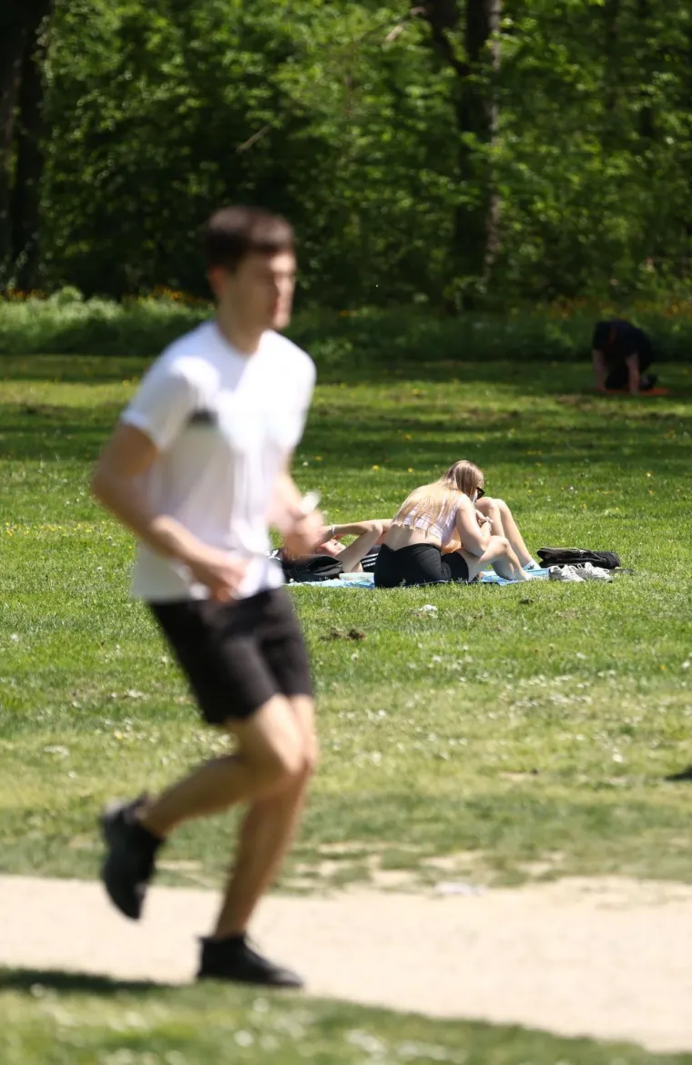 Nedjeljna sunčana idila! Zagrepčani u Maksimiru, Splićani na Bačvicama: Ovo je čista uživancija