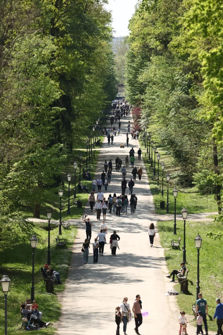 Nedjeljna sunčana idila! Zagrepčani u Maksimiru, Splićani na Bačvicama: Ovo je čista uživancija