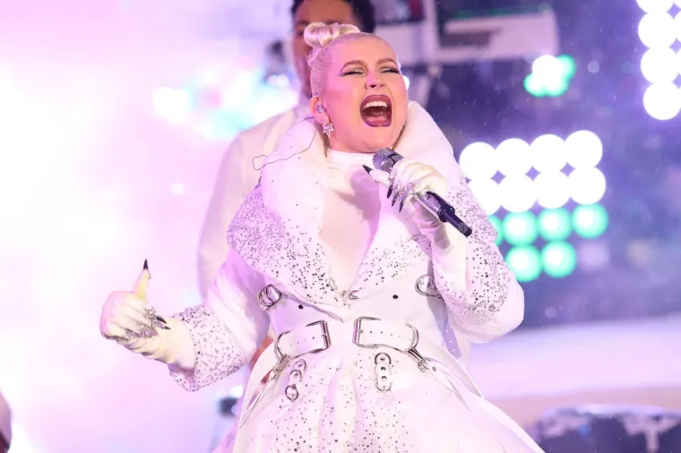 Kakva transformacija! Glazbenica izgubila vi&scaron;e od 15 kilograma pa istaknula grudi u uskoj haljini