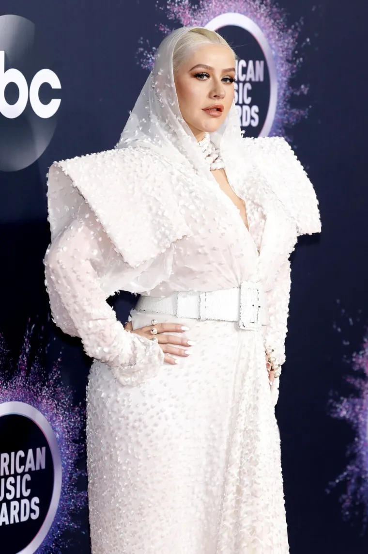 Kakva transformacija! Glazbenica izgubila vi&scaron;e od 15 kilograma pa istaknula grudi u uskoj haljini