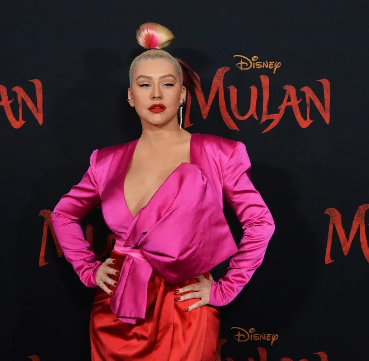 Kakva transformacija! Glazbenica izgubila vi&scaron;e od 15 kilograma pa istaknula grudi u uskoj haljini