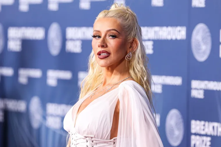 Kakva transformacija! Glazbenica izgubila vi&scaron;e od 15 kilograma pa istaknula grudi u uskoj haljini