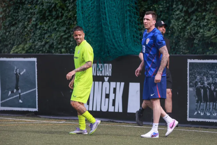 Niko Kranjčar, Mandžukić i druge legende zaigrale u čast Nikole Pokrivača. Pogledajte tko se sve pojavio