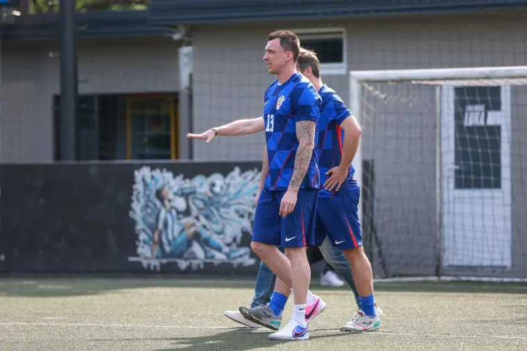 Niko Kranjčar, Mandžukić i druge legende zaigrale u čast Nikole Pokrivača. Pogledajte tko se sve pojavio