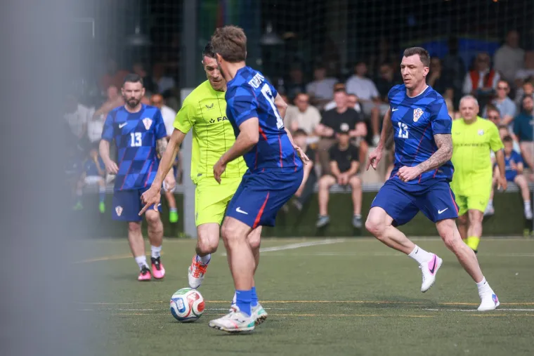 Niko Kranjčar, Mandžukić i druge legende zaigrale u čast Nikole Pokrivača. Pogledajte tko se sve pojavio