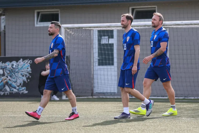 Niko Kranjčar, Mandžukić i druge legende zaigrale u čast Nikole Pokrivača. Pogledajte tko se sve pojavio